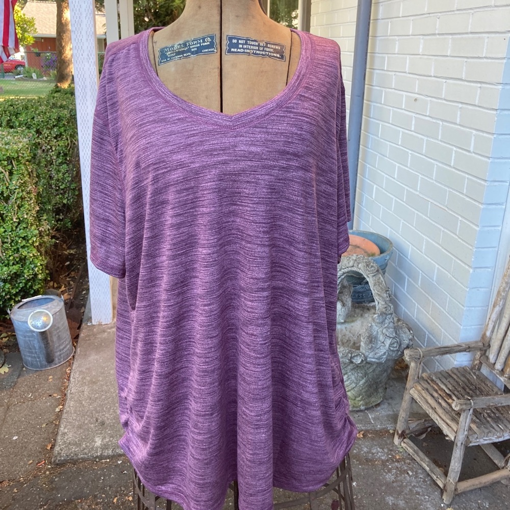 Terra & Sky V-neck active top.